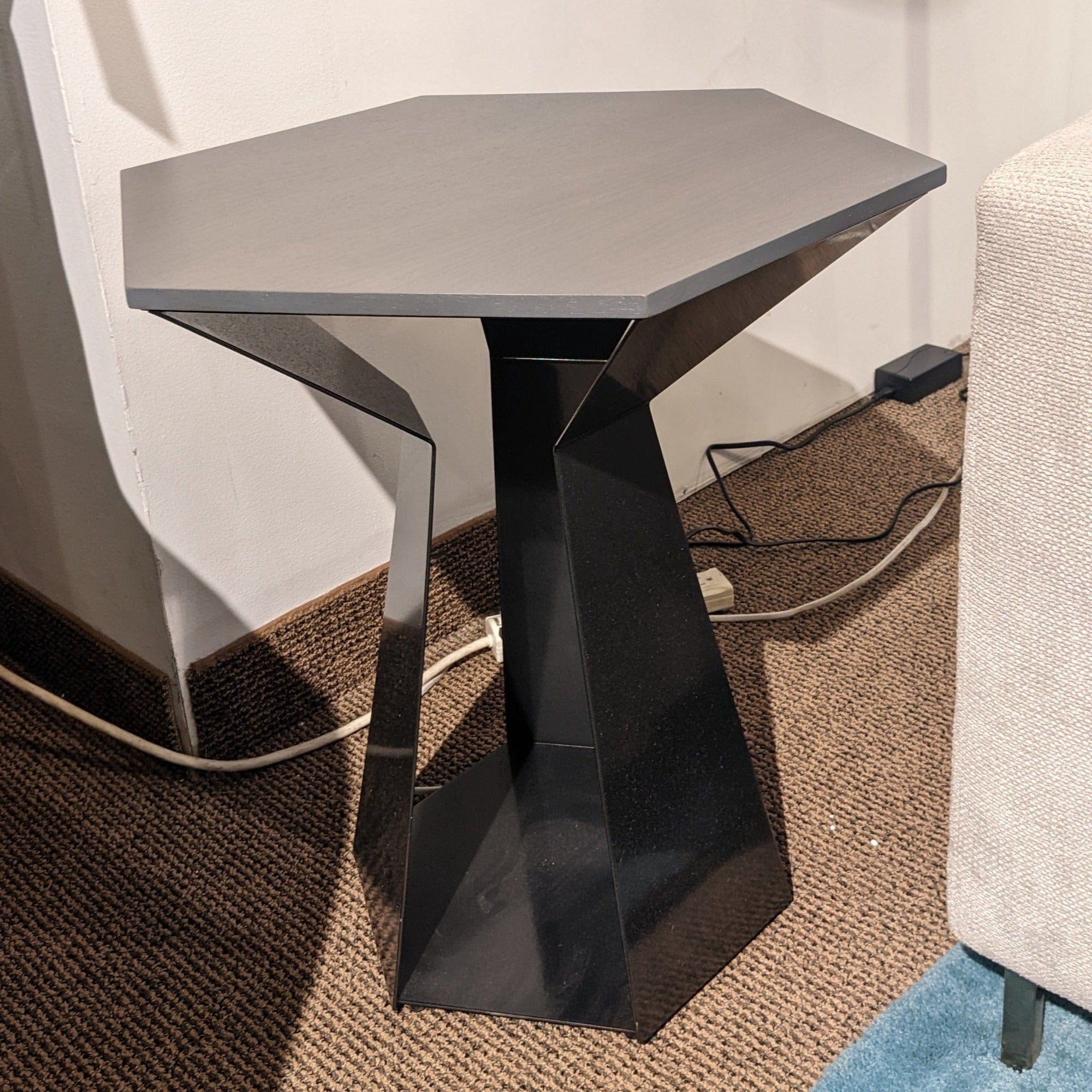 Jensen-Lewis Elite Modern Poly Side Table